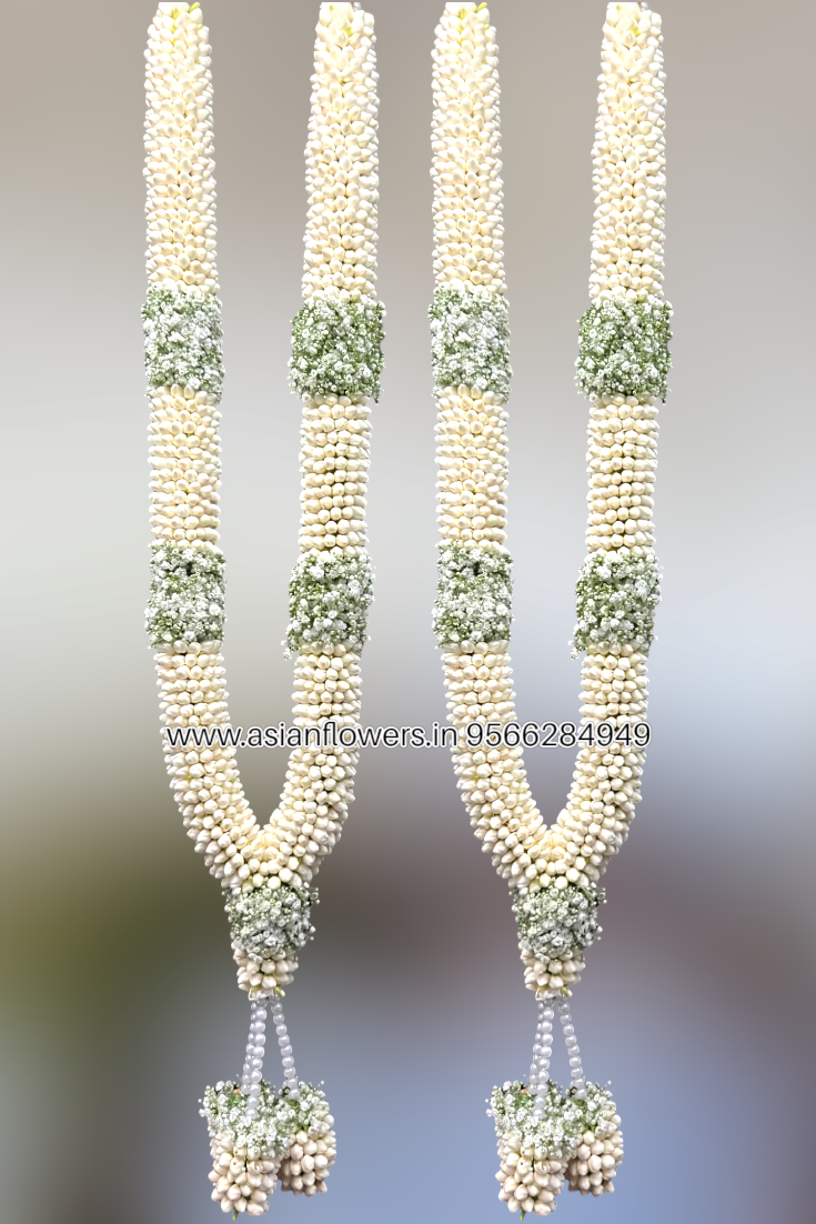 Pinwheel with baby breath garland (49)