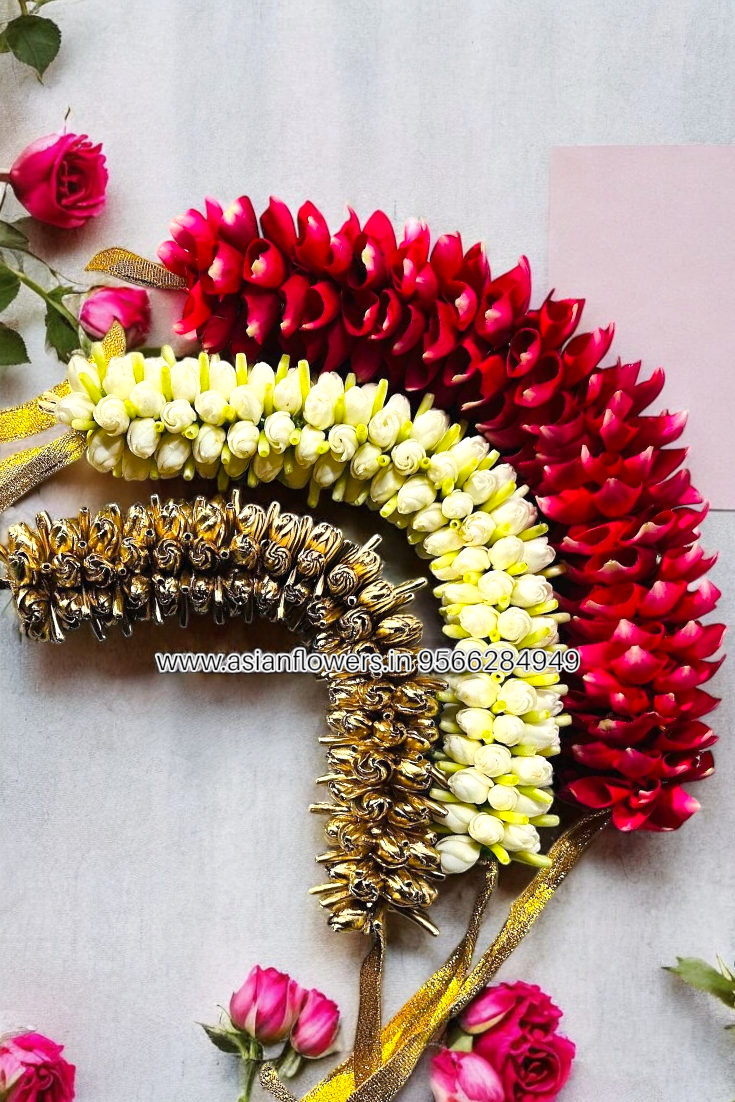 Red petals, white and gold braids/veni(181)