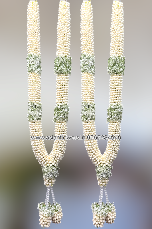 Pinwheel with baby breath garland (49)