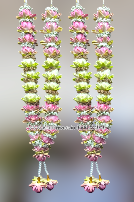 Louts with baby breath garland (70)