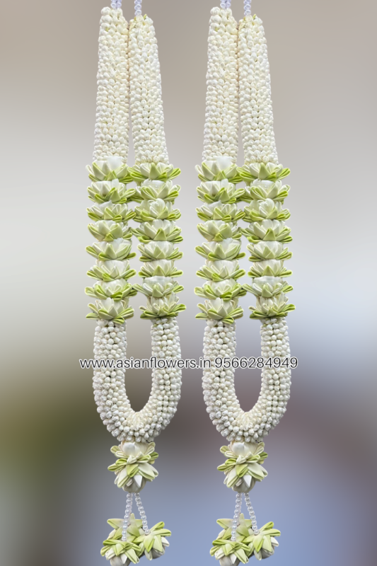 Pinwheel with white lotus Garland (93)