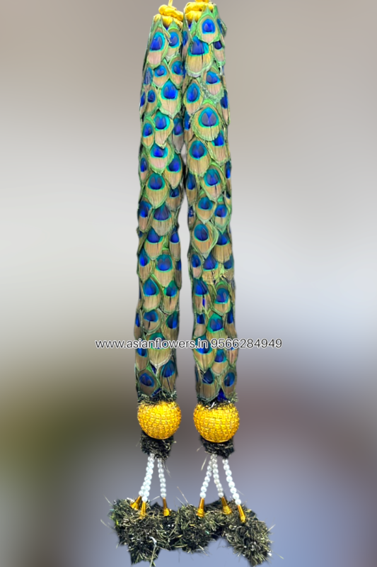 Peacock feather garland (130)