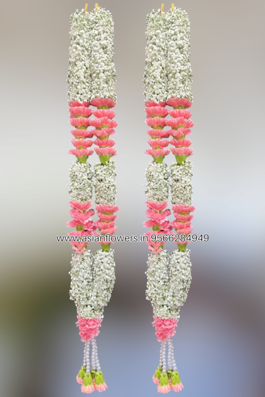Gypsy with carnition Garland  (134)