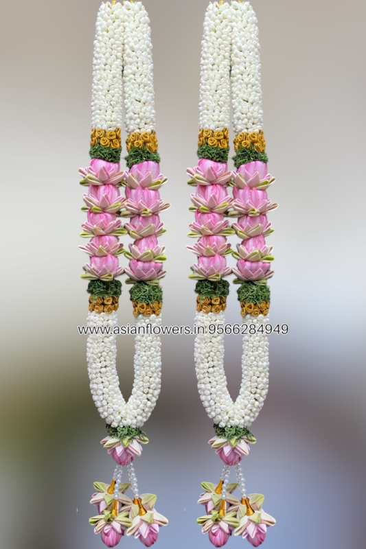 Pinwheel with gold, green, lotus Garland (152)