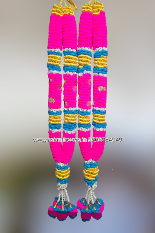 Woolen yarn and gold tape Garland (156)