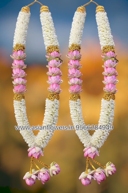 Tuberose with lotus Garland (244)